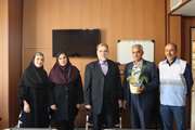 اهدای گلدان به مناسبت شعار روز سوم هفته سلامت  سلامت خانواده و سلامت زمین» در مرکز بهداشت جنوب تهران